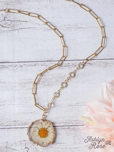SHINE BRIGHT DAISY RESIN GOLD LINKED CHAIN NECKLACE